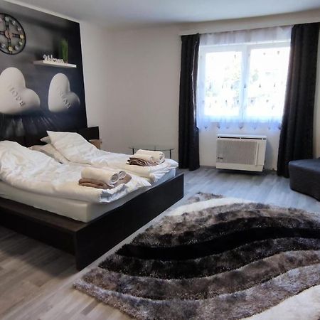 Freedom-Fehervar Apartman Székesfehérvár Eksteriør billede