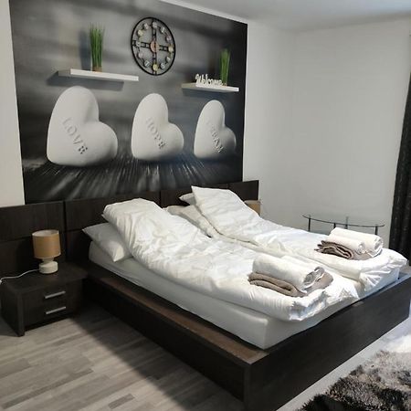 Freedom-Fehervar Apartman Székesfehérvár Eksteriør billede