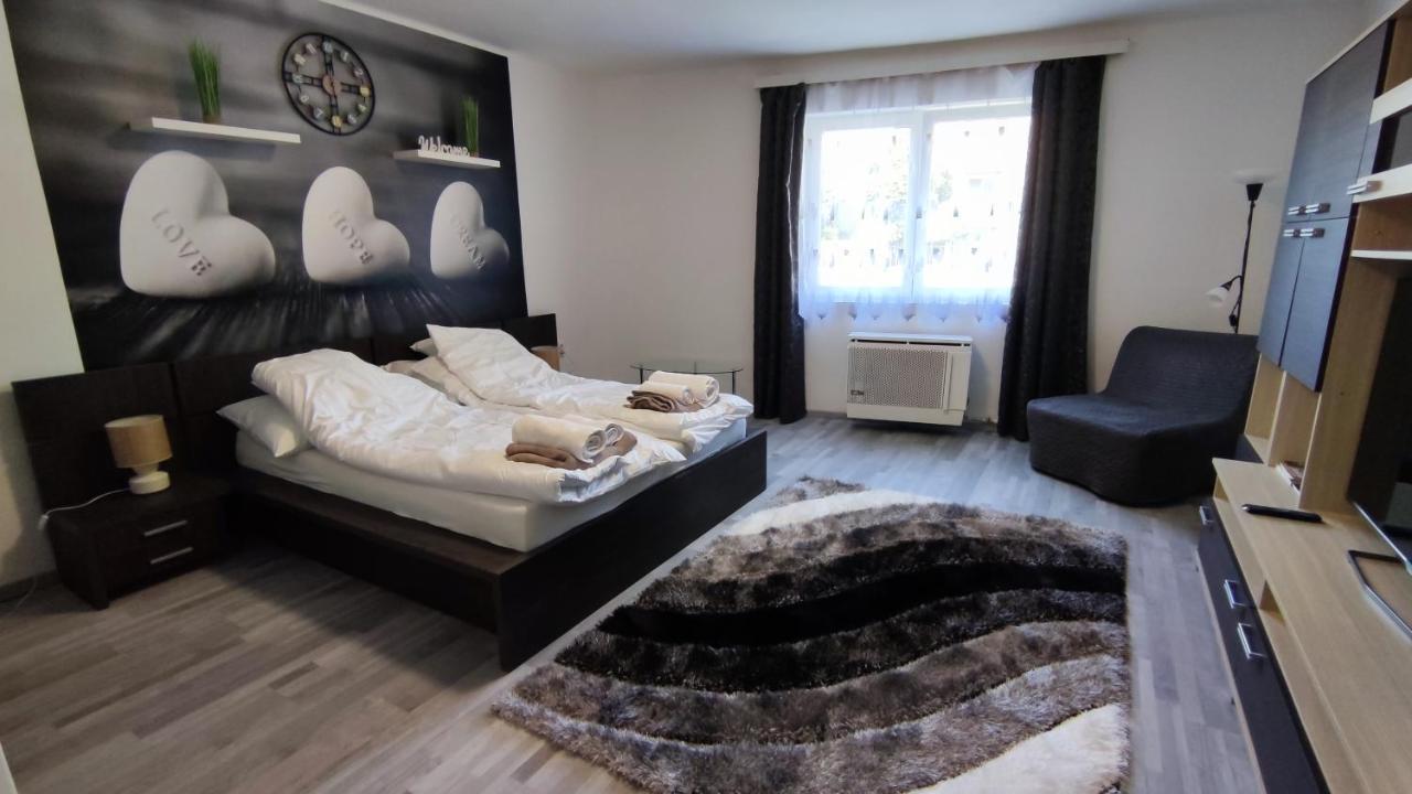 Freedom-Fehervar Apartman Székesfehérvár Eksteriør billede