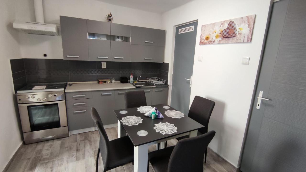 Freedom-Fehervar Apartman Székesfehérvár Eksteriør billede