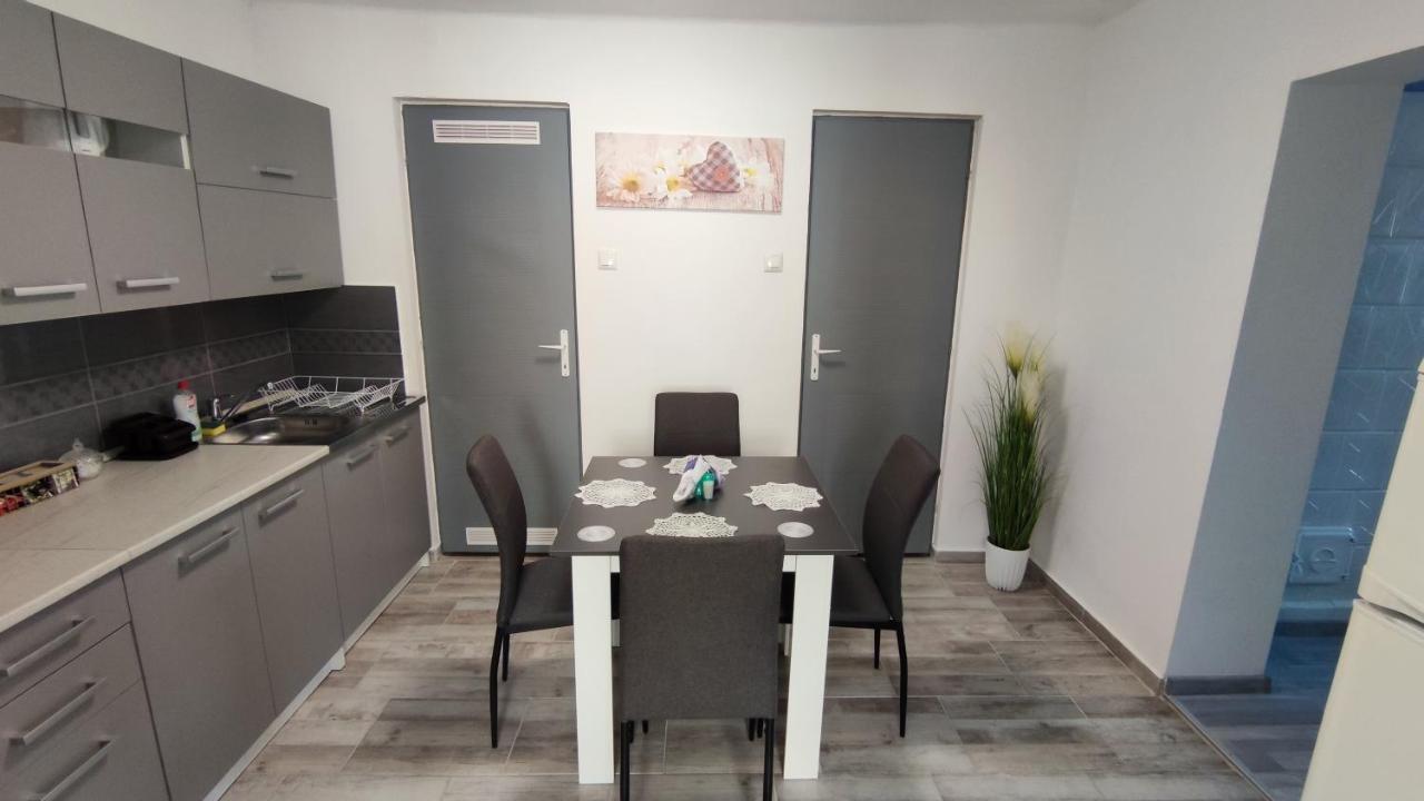 Freedom-Fehervar Apartman Székesfehérvár Eksteriør billede